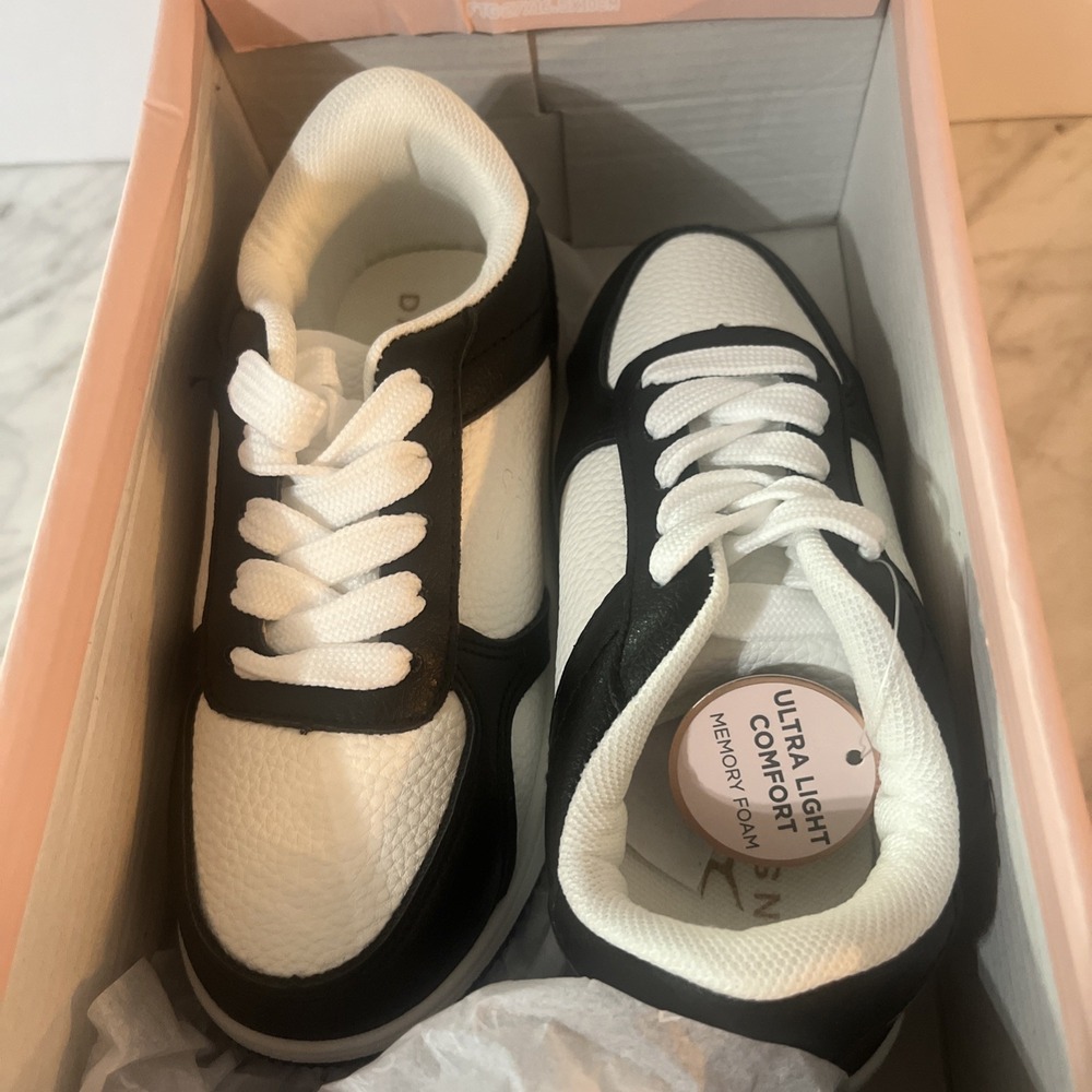 NIB Danskin Girl's PLANK-G Lace Up‎ Sneakers Size 12 Black & White